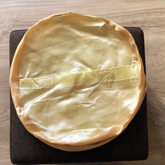 4 Decorative round throw pillows - Picture 8 of 8